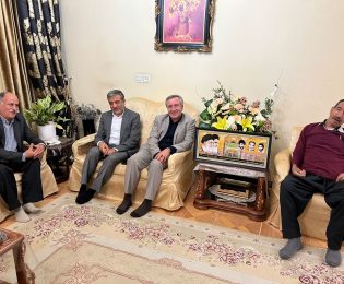 دیدار دکتر محمدرضا گروسی با خانواده جانباز سرافراز آقای حسینی