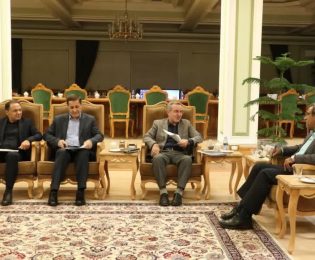 دیدار دکتر محمدرضا گروسی سرپرست سازمان فرهنگی، هنری، ورزشی و سیاحتی کوثر با دکتر غلامحسین مظفری استاندار خراسان رضوی