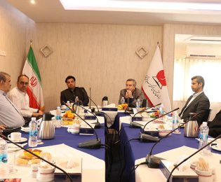 نشست مشترک سرپرست سازمان فرهنگی، هنری، ورزشی و سیاحتی کوثر  با رییس فدراسیون تکواندو ، نائب رئیس فدراسیون فوتبال و رئیس ورزش وزارت نفت برگزار شد
