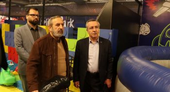 دیدار دکتر محمدرضا گروسی سرپرست سازمان فرهنگی، هنری، ورزشی و سیاحتی کوثر با مهندس سکاد فکر مدیرعامل شرکت زرین فارمد در بازار بزرگ ایران ( ایران مال )