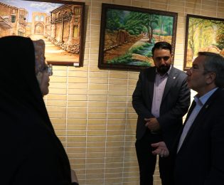 بازدید دکتر محمد رضا گروسی از نمایشگاه نقاشی «ایثار و فداکاری» در حمایت از زنان و کودکان بی‌دفاع غزه و لبنان