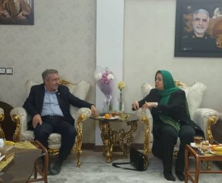 دیدار دکتر محمدرضا گروسی با خانواده سردار شهید حاج عبدالله اسکندری شهید از شهدای مدافع حرم و خادم الشهدا و مدیر کل سابق بنیاد شهید و امور ایثارگران