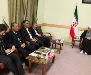 دکتر محمدرضا گروسی در دیدار با آیت الله دژکام نماینده ولی فقیه در استان فارس: طرح «گردشگری و دهکده سلامت»  باعث امید و نشاط در زندگی ایثارگران خواهد شد