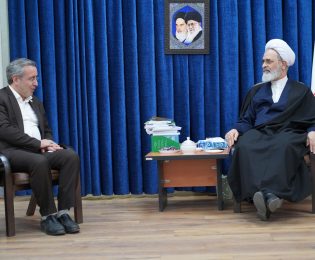 در دیدار مدیر عامل سازمان با آیت الله اعرافی مطرح شد:  برنامه‌ریزی برای ارتقاء خدمات به خانواده‌های شهدا
