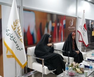 خانم دکتر بهروز آذر معاون امور زنان و خانواده رییس جمهور: گروه هتلهای کوثر، وظیفه مهمی در  ارج نهادن به جامعه ایثارگری بویژه مادران، همسران و فرزندان شهدا و ایثارگران دارد.