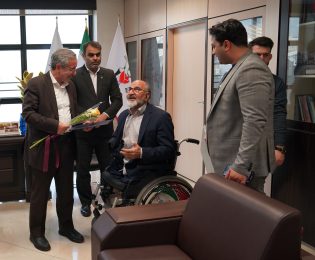 تقدیر دکتر محمدرضا گروسی از همکاران جانباز موسسه فرهنگی، ورزشی و توانبخشی ایثار