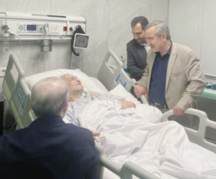 دکتر محمدرضا گروسی از مجتبی رحماندوست ادیب، شاعر و نماینده‌ی ادوار مختلف مجلس شورای اسلامی عیادت کرد
