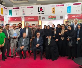 مهندس سعید اوحدی معاون رییس جمهور و رئیس بنیاد شهید و امور ایثارگران از غرفه نشر شاهد  بازدید کرد.