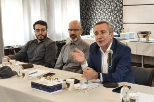 دکتر محمدرضا گروسی: در حال برنامه ریزی برای توسعه خدمات گردشگری به خانواده معظم شاهد و ایثارگر هستیم