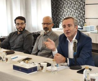 دکتر محمدرضا گروسی: در حال برنامه ریزی برای توسعه خدمات گردشگری به خانواده معظم شاهد و ایثارگر هستیم