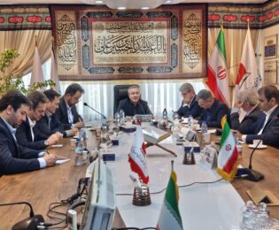 دکتر محمدرضا گروسی در شورای مدیران سازمان: باید در تمامی شرایط،  آمادگی لازم را برای ارائه خدمات به خانواده معظم شهدا و ایثارگران داشته باشیم.