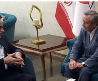 دکتر محمدرضا گروسی با امیر حسین رحیمی وزیر دادگستری دیدار و گفتگو کرد.